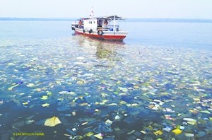 waste-plastic-in-ocean-150226